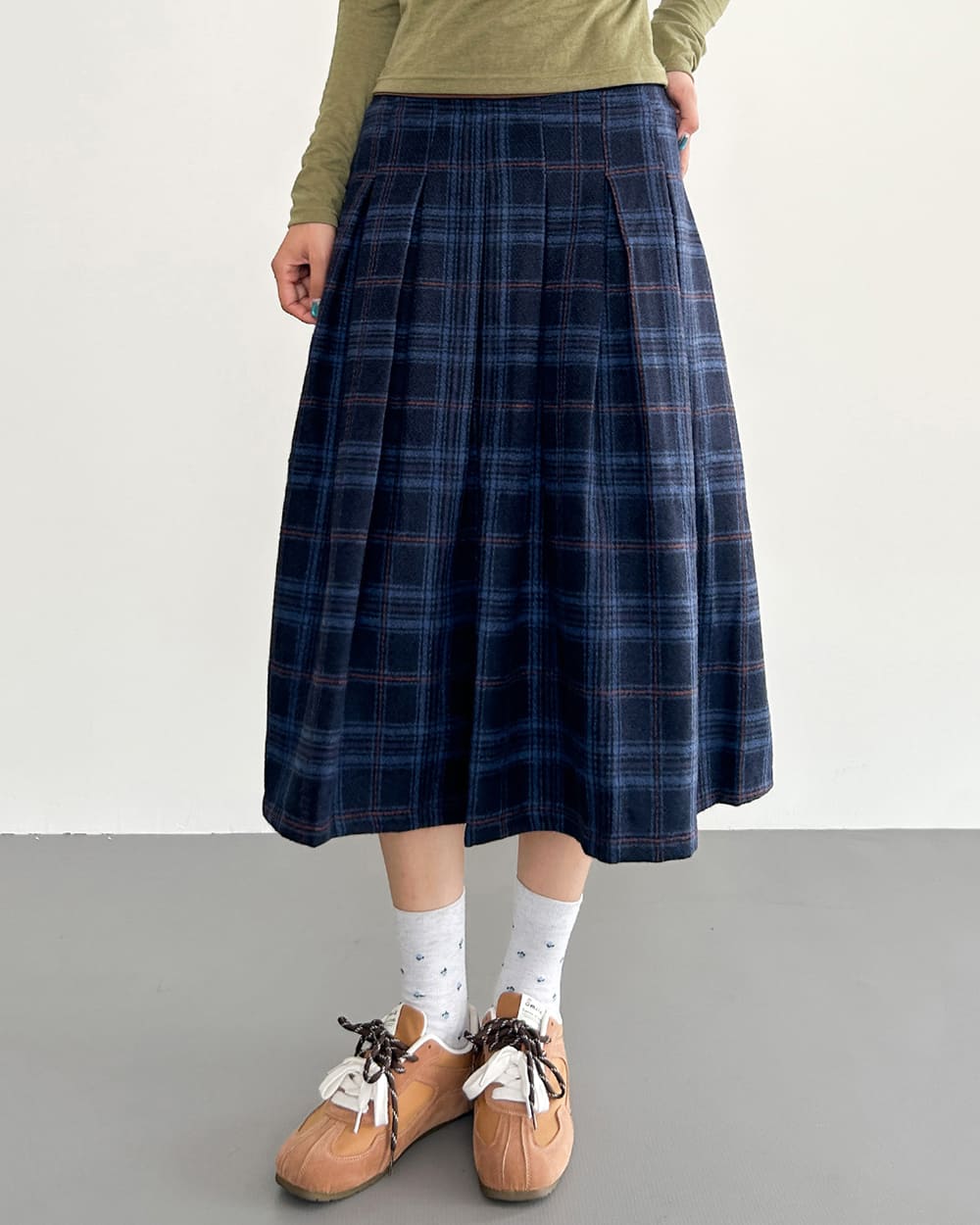 Preppy Style Plaid Pleated Midi Skirt